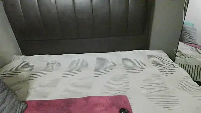TALLHORNYBEARXO online show from August 7, 2026, 5:41 pm