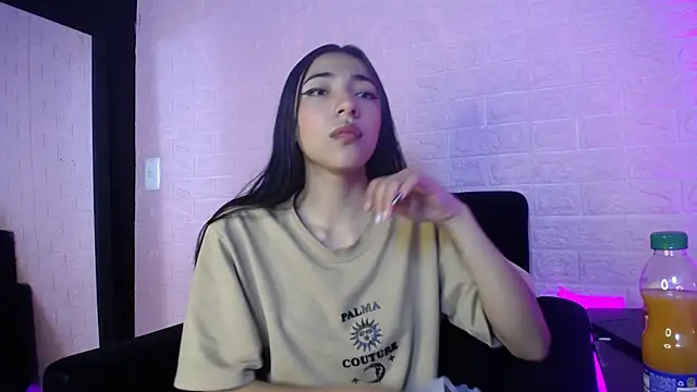Snapshot of Violett1126 chatting on July 15, 2026, 5:03 am Violett1126 online show from July 15, 2026, 5:03 am