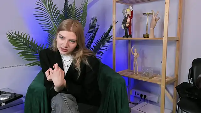 GloriaCwik online show from April 10, 2026, 1:51 pm