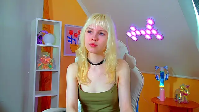 Snapshot of HannahHollis chatting on June 5, 2026, 6:29 am HannahHollis online show from June 5, 2026, 6:29 am