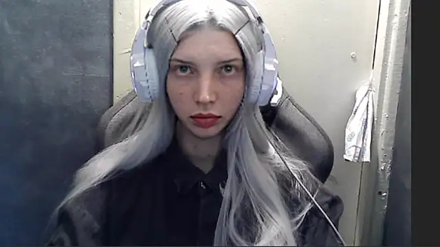 Snapshot of Crimson_Lady chatting on June 6, 2026, 7:19 pm Crimson Lady online show from June 6, 2026, 7:19 pm