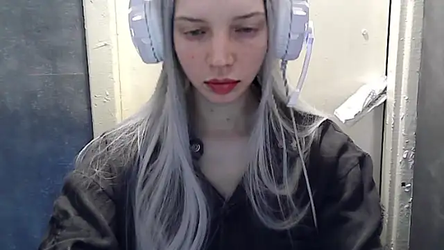 Snapshot of Crimson_Lady chatting on June 8, 2026, 7:47 pm Crimson Lady online show from June 8, 2026, 7:47 pm
