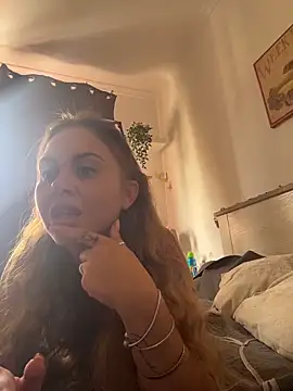 LaRubiaCalda online show from April 17, 2026, 1:47 pm