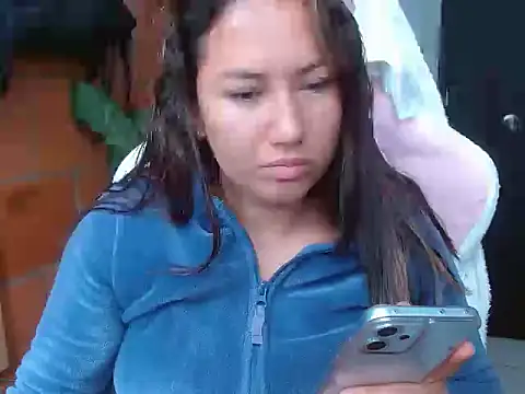 Yaquelin17 online show from April 17, 2026, 3:26 pm