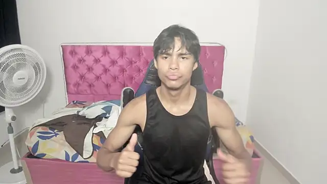 Snapshot of skinny_sam chatting on June 6, 2026, 6:40 am skinny sam online show from June 6, 2026, 6:40 am