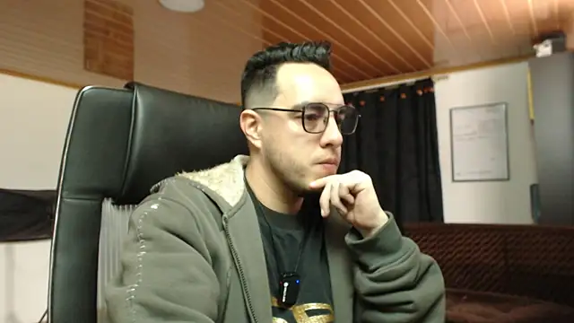 Snapshot of markswitch__ chatting on April 10, 2026, 5:09 pm markswitch online show from April 10, 2026, 5:09 pm