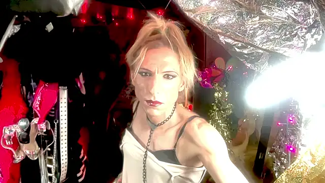TgirlBrat online show from June 6, 2026, 8:19 am