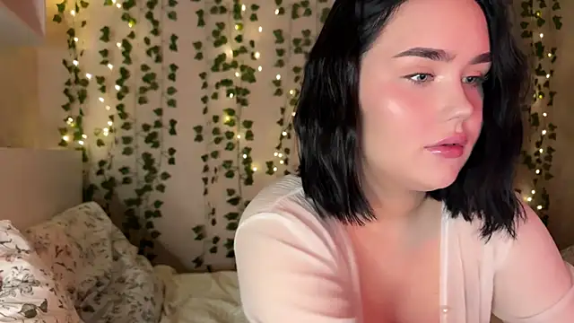 Snapshot of lola_raze chatting on July 18, 2026, 10:18 pm lola raze online show from July 18, 2026, 10:18 pm