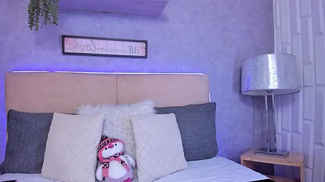 Snapshot of RoxaneBrown chatting on July 17, 2026, 7:33 pm RoxaneBrown online show from July 17, 2026, 7:33 pm