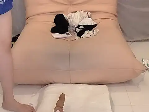 ElsaVin online show from April 23, 2026, 2:29 am