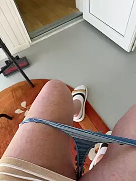 Snapshot of elysmay chatting on April 9, 2026, 10:10 am elysmay online show from April 9, 2026, 10:10 am