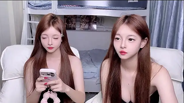 xiaoqiao-daqiao online show from June 23, 2026, 9:57 pm