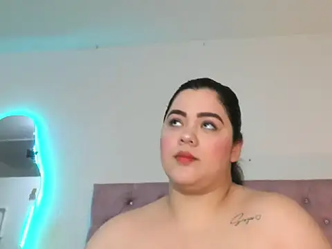 laurenlaine online show from April 13, 2026, 2:43 pm