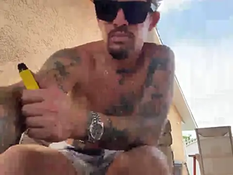 youngwildfreee online show from April 14, 2026, 6:02 pm