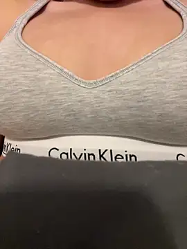 zoey166 online show from April 15, 2026, 5:28 pm