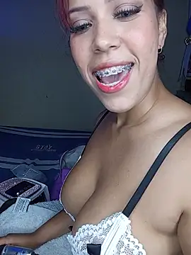 Snapshot of Samiragrey chatting on July 2, 2026, 11:44 pm Samiragrey online show from July 2, 2026, 11:44 pm