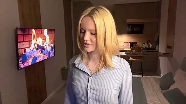 moonavelle online show from April 18, 2026, 9:48 pm