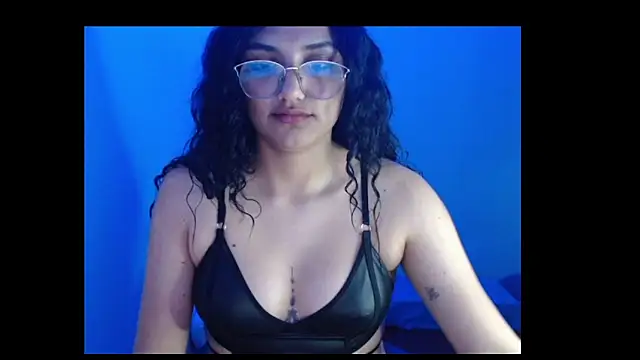 skarlettmoon online show from April 18, 2026, 6:16 am