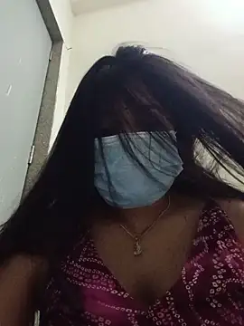 dearmona00 online show from May 26, 2026, 4:38 pm
