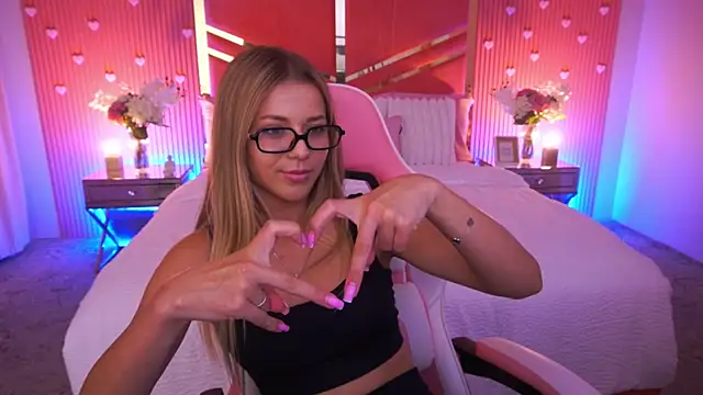 DoveLovee online show from July 9, 2026, 12:48 pm