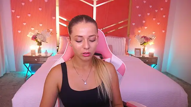 DoveLovee online show from July 14, 2026, 12:33 pm