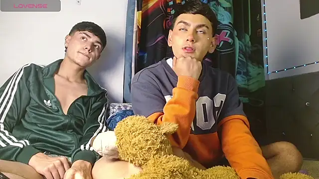 Noah  hot18 online show from April 22, 2026, 3:13 am