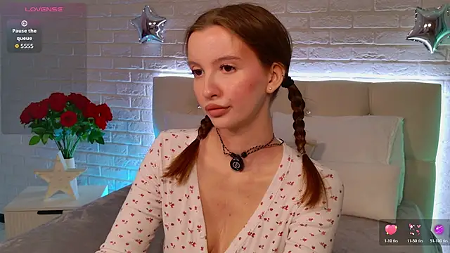 Snapshot of Molly__Quinn chatting on June 7, 2026, 5:40 pm Molly Quinn online show from June 7, 2026, 5:40 pm