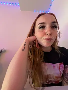 Snapshot of Sapphirelustxo chatting on May 15, 2026, 9:35 pm Sapphirelustxo online show from May 15, 2026, 9:35 pm
