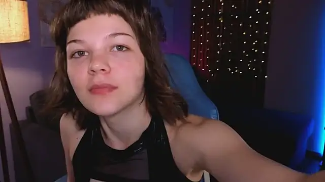 Snapshot of kira_naughtly chatting on April 28, 2026, 3:49 pm kira naughtly online show from April 28, 2026, 3:49 pm