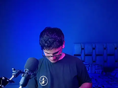 Andruetxx online show from April 13, 2026, 12:47 am