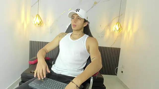 JeyTeylor online show from April 13, 2026, 12:53 pm