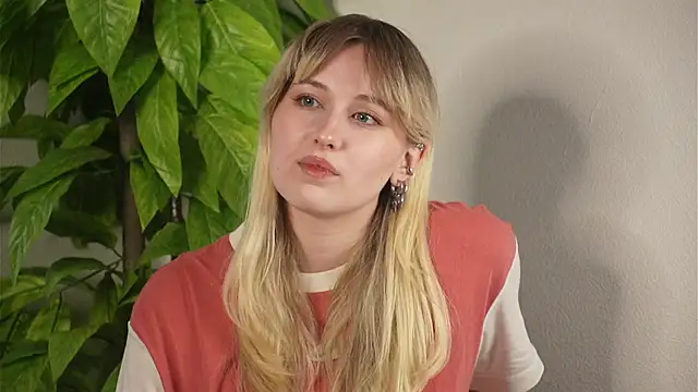 IdaEstel online show from April 11, 2026, 8:29 am