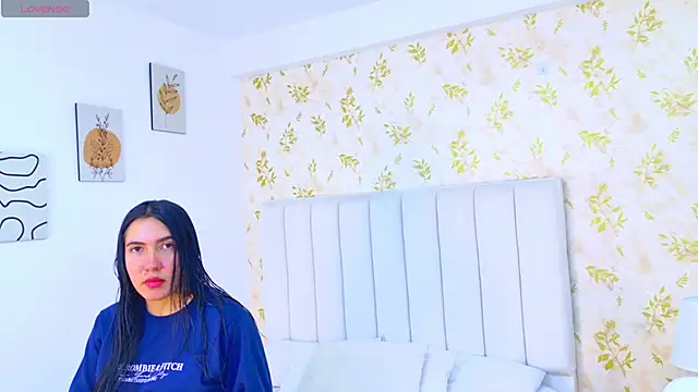 Lia Honey online show from April 17, 2026, 12:08 pm