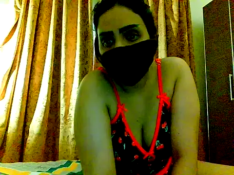 Ladyhunder99 online show from April 30, 2026, 11:17 am