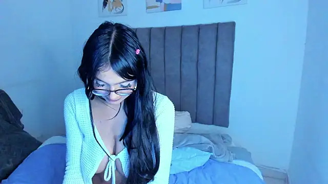 britanny jones1 online show from April 16, 2026, 9:50 pm