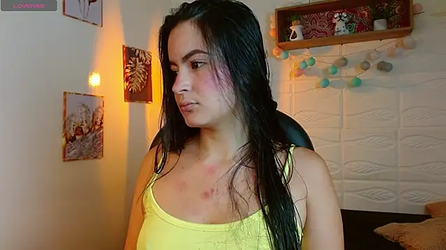 rosaleia  online show from June 16, 2026, 4:45 am