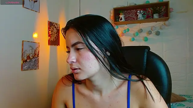 rosaleia  online show from June 19, 2026, 3:23 am