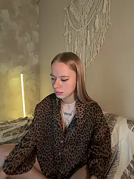 leyaaftermidnight online show from April 15, 2026, 10:54 am