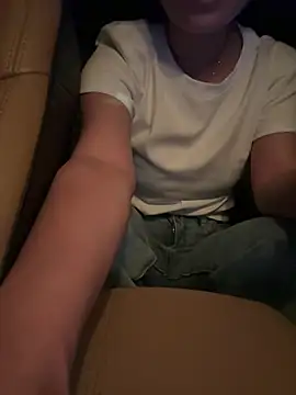 jiaojiaobaobei online show from April 18, 2026, 1:35 pm