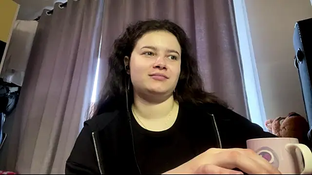 LonnaVandal online show from May 5, 2026, 5:49 pm
