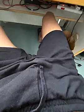 Snapshot of NotEEGamer chatting on April 11, 2026, 2:32 pm NotEEGamer online show from April 11, 2026, 2:32 pm