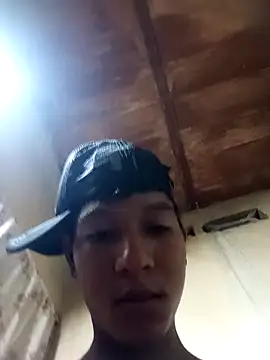 Esneider boy online show from April 13, 2026, 4:27 am