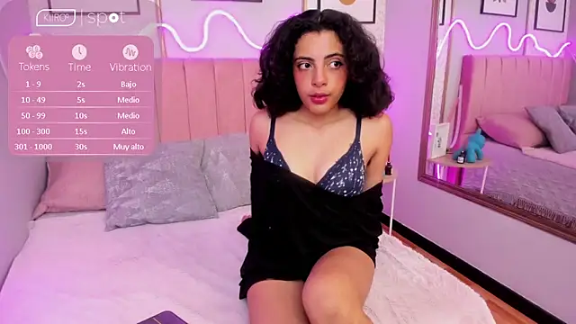 AURORAMILLSS online show from April 18, 2026, 3:31 am