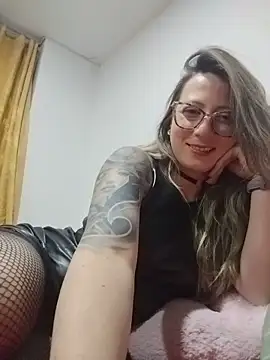 Snapshot of VALELUXX chatting on May 10, 2026, 2:59 am VALELUXX online show from May 10, 2026, 2:59 am