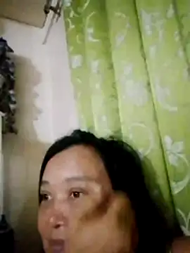 jeanyummytits online show from June 27, 2026, 12:22 pm