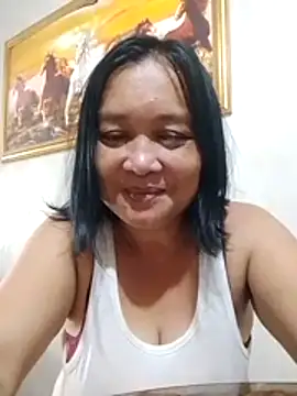 jeanyummytits online show from June 26, 2026, 11:10 pm