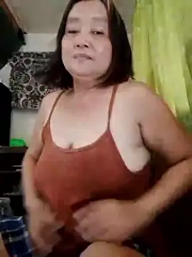 jeanyummytits online show from June 2, 2026, 12:43 am