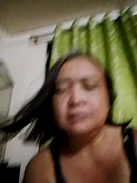 jeanyummytits online show from June 17, 2026, 12:59 pm