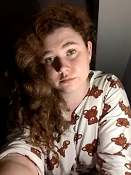 Snapshot of AmeliFoxi chatting on April 15, 2026, 8:42 pm AmeliFoxi online show from April 15, 2026, 8:42 pm