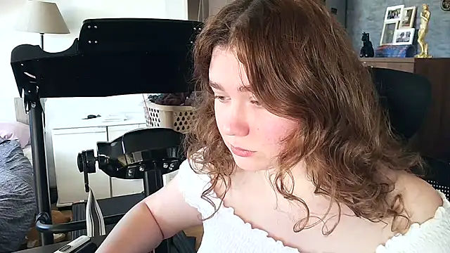 Snapshot of AmeliFoxi chatting on May 1, 2026, 10:53 am AmeliFoxi online show from May 1, 2026, 10:53 am
